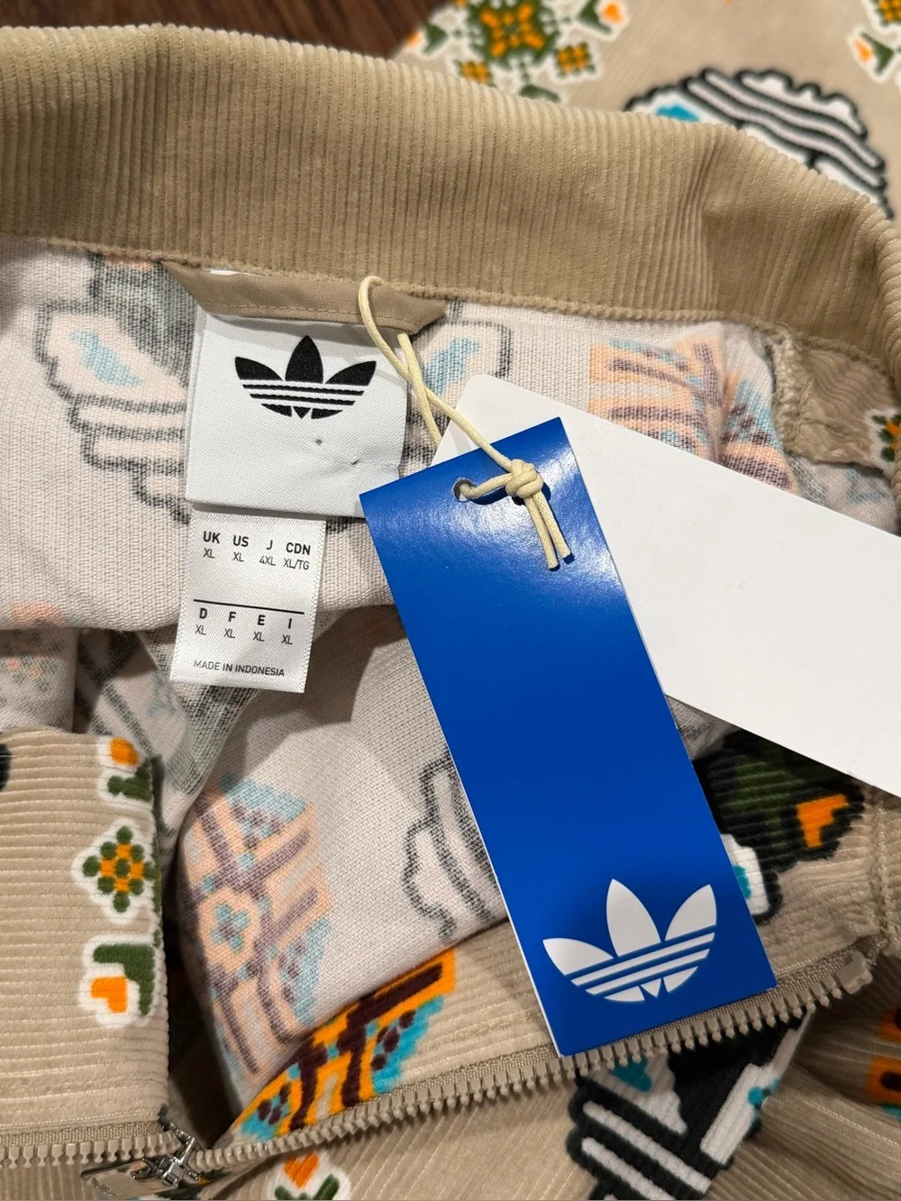 adidas details loose